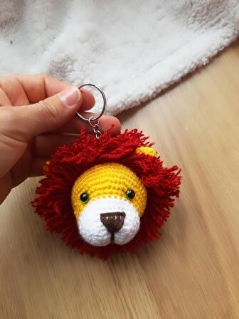 Amigurumi Galatasaraylı Aslan taraftar el örgüsü  anahtarlık